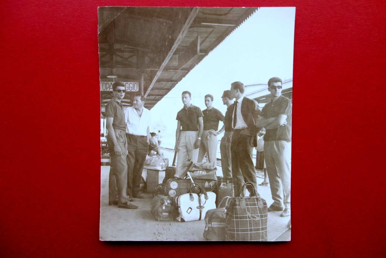 Fotografia Originale Giocatori Nazionale Pallavolo Maschile Partenza da Modena | Immagine principale