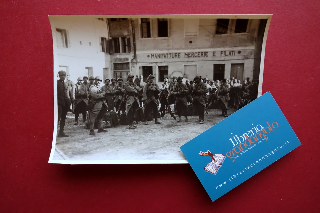 Fotografia Originale WW1 Esercito Italiano Truppe Soldati a Riposo Citt‡