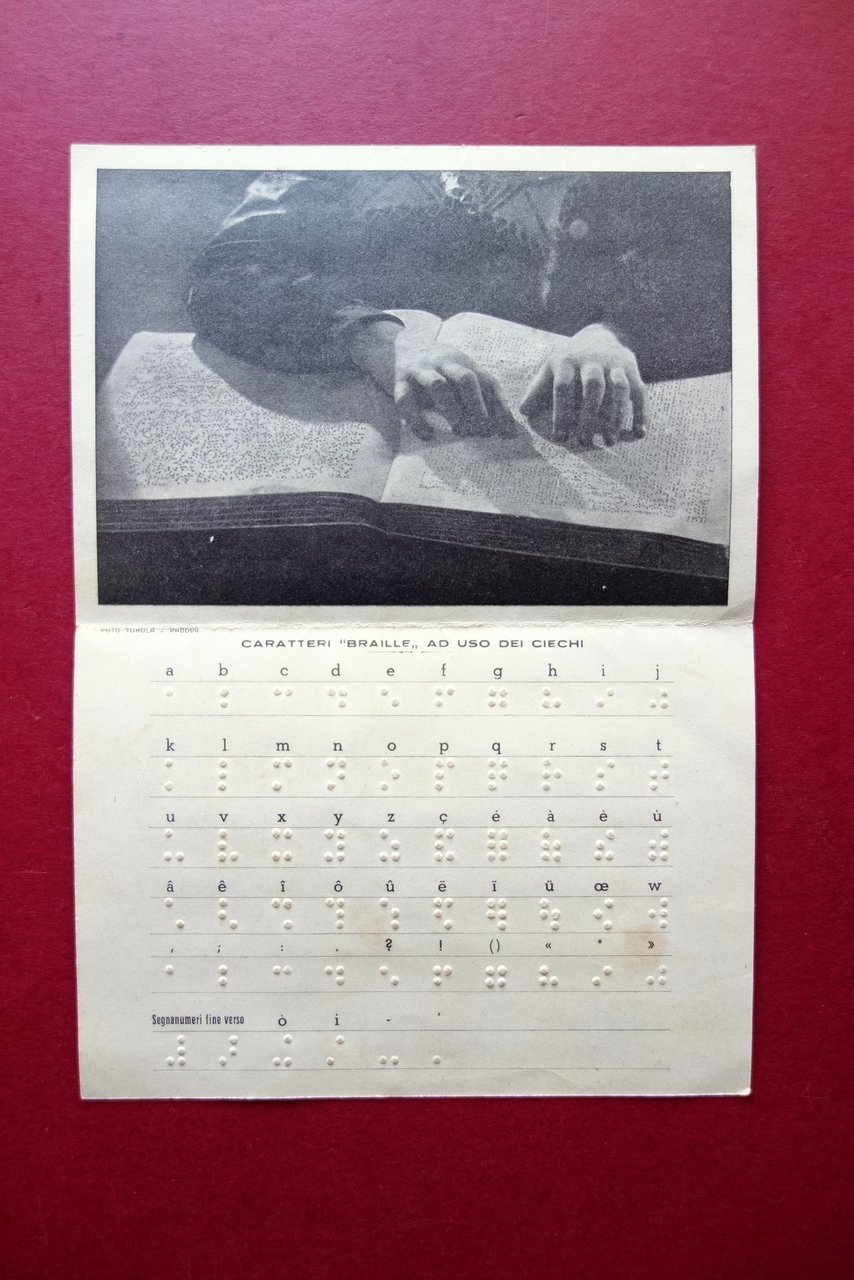 Mani che Leggono Unione Italiana Ciechi Alfabeto Braille | Immagine principale