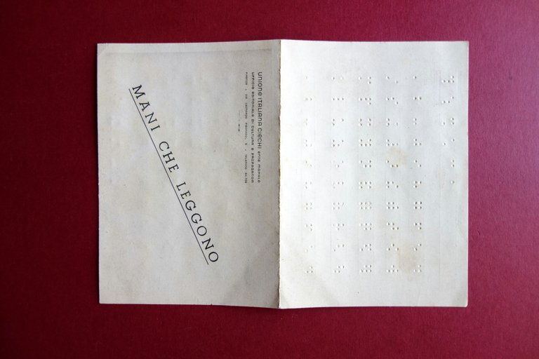 Mani che Leggono Unione Italiana Ciechi Alfabeto Braille | Immagine Gallery 2