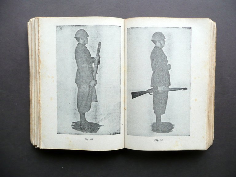 Manuale di Regolamenti Corsi Allievi Ufficiali di Complemento Roma 1940