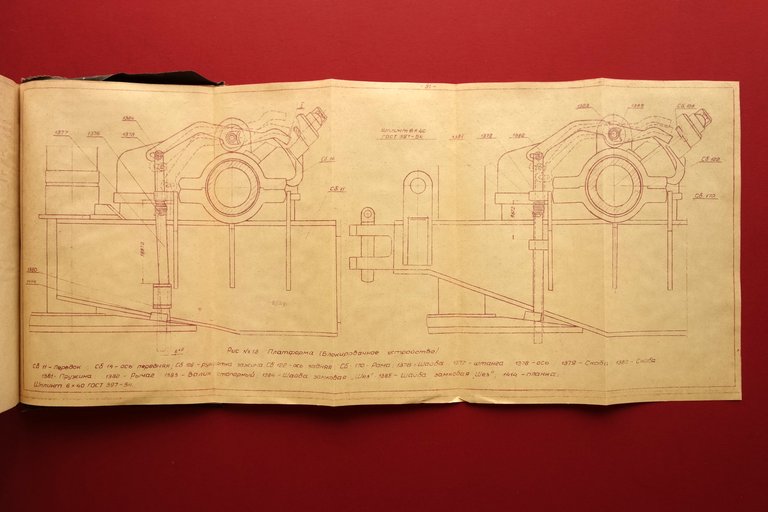 Manuale Istruzioni Meccaniche Costruzione Cingolato(?) Veicolo Lingua Russa