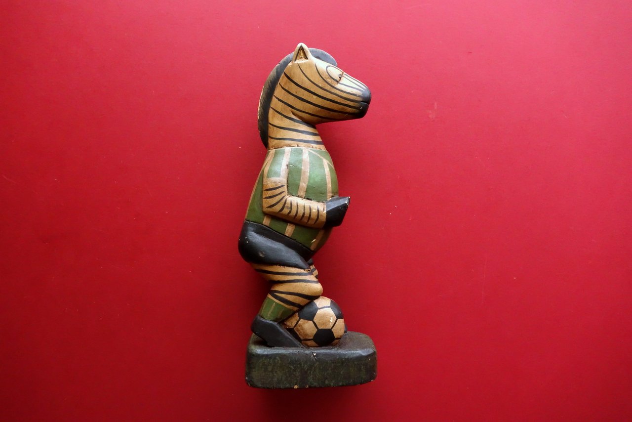 Mascotte in Legno Zebra Sport Calcio Juventus(?) Divisa Biancoverde Anni … | Immagine principale