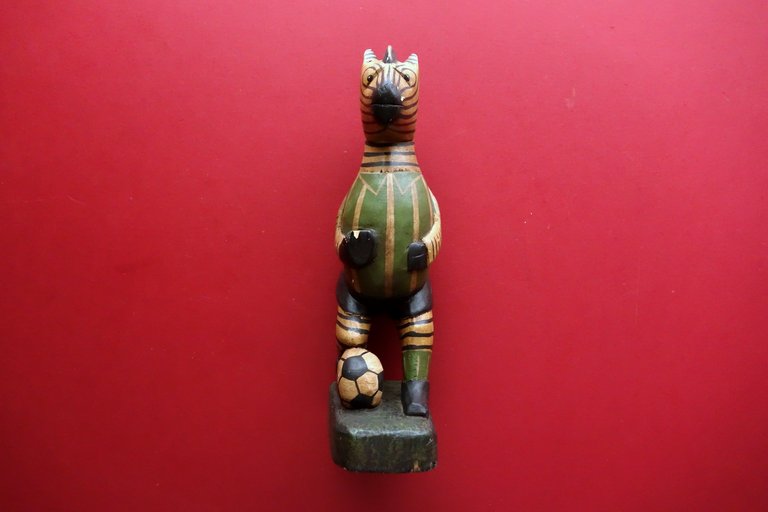 Mascotte in Legno Zebra Sport Calcio Juventus(?) Divisa Biancoverde Anni … | Immagine Gallery 2