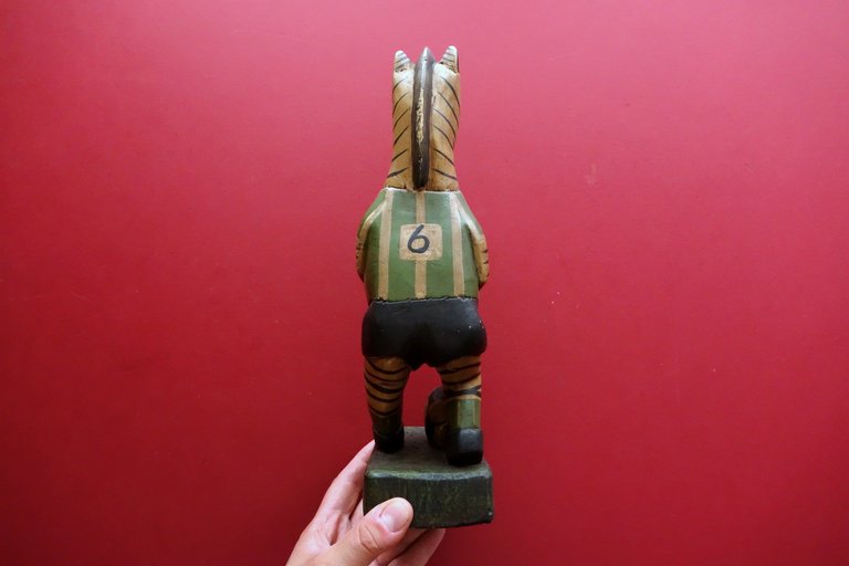 Mascotte in Legno Zebra Sport Calcio Juventus(?) Divisa Biancoverde Anni … | Immagine Gallery 5