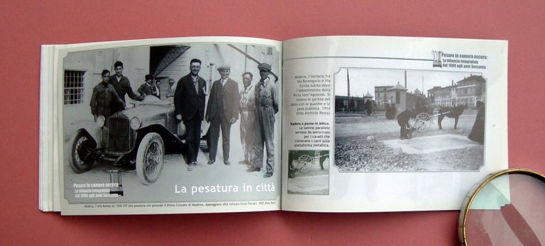 Pesare in camera oscura La Bilancia fotografata Campogalliano 2002 Fotografie