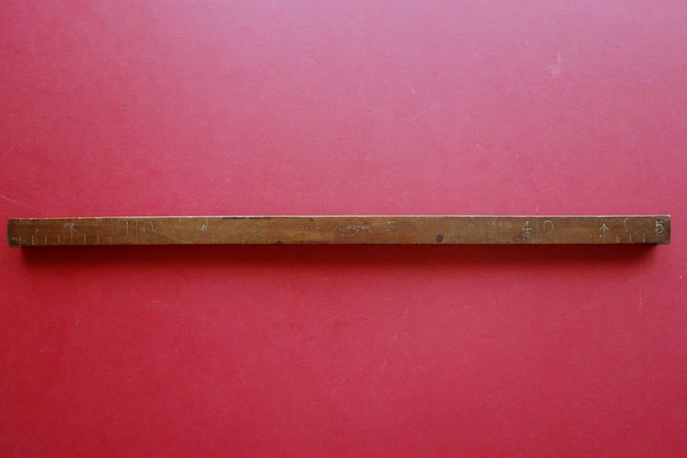 Riga 1/2 Metro 50cm in Legno di Noce Chiusure in Ottone Marchio B.G. Ancora '800