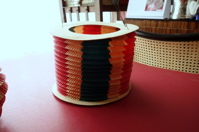 Tre Luminarie Antiche da Fiera in Carta a Soffietto con … | Immagine Gallery 4