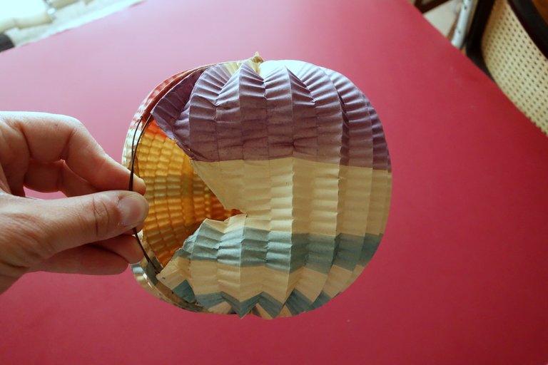 Tre Luminarie Antiche da Fiera in Carta a Soffietto con … | Immagine Gallery 6