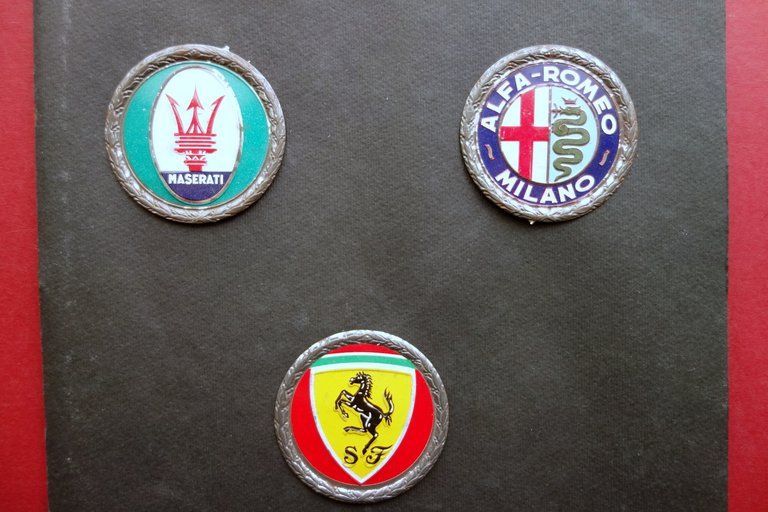 Tre Stemmi in Metallo Automobili Maserati Alfa Romeo Ferrari