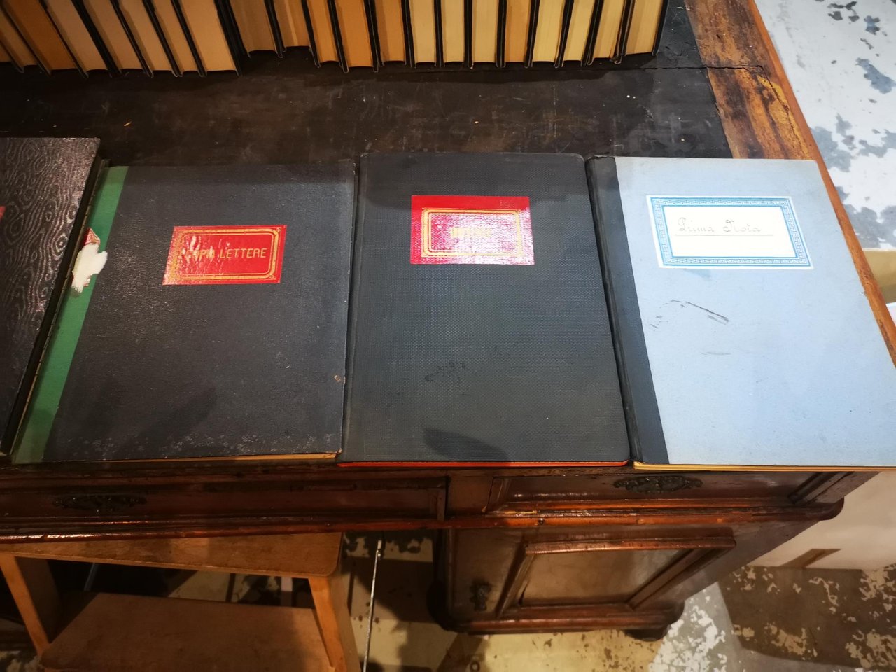5 libri commerciali primi 900 (mai usati) + 1 giornale …
