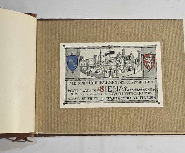 Le XVII comparse delle storiche Contrade di Siena