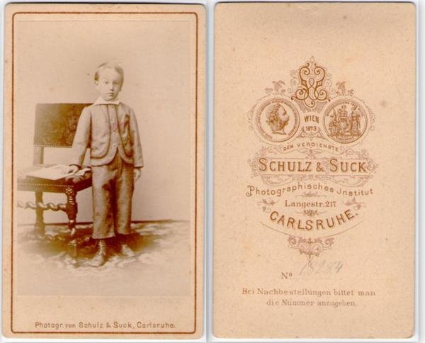 Foto photo cdv Bambino accanto alla sedia by Schulz & …