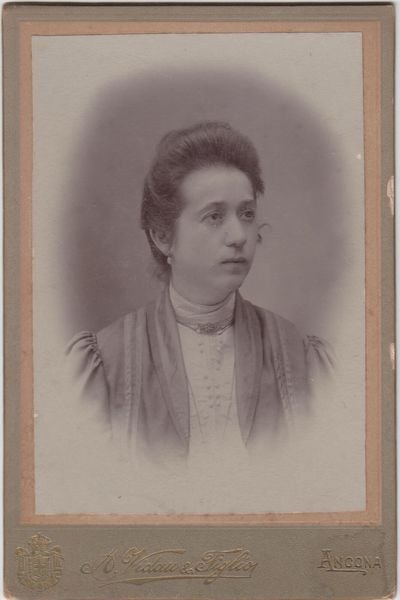 foto photo albumina cabinet card gentildonna in posa by A. …