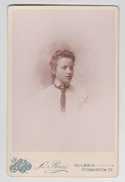 foto photo albumina cabinet card ragazzina con cravattino by Leone …