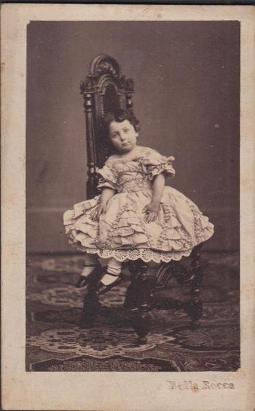 foto photo cdv bambina seduta in posa by Della Rocca …