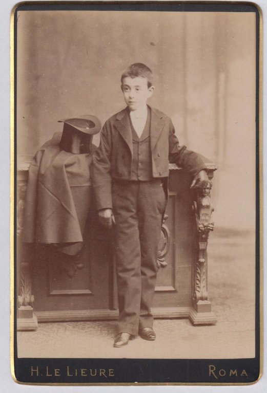 foto photo albumina cabinet card ragazzino accanto a palto' e …