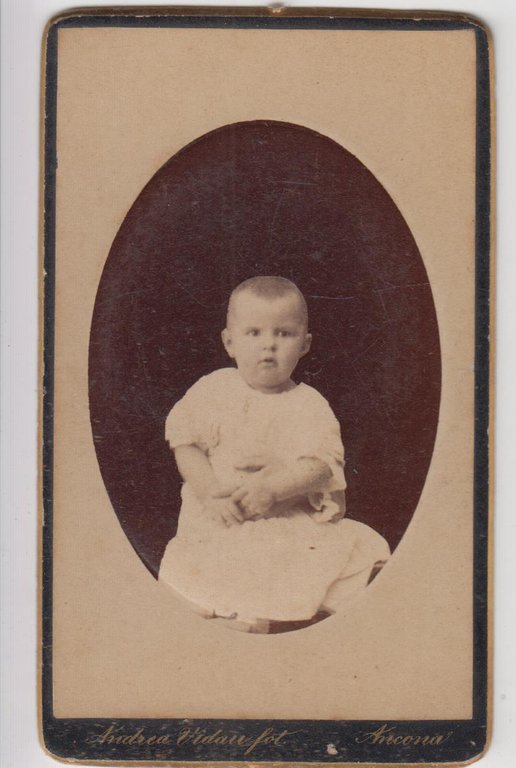 foto photo cdv bambina in ovale by A. Vidau Ancona …