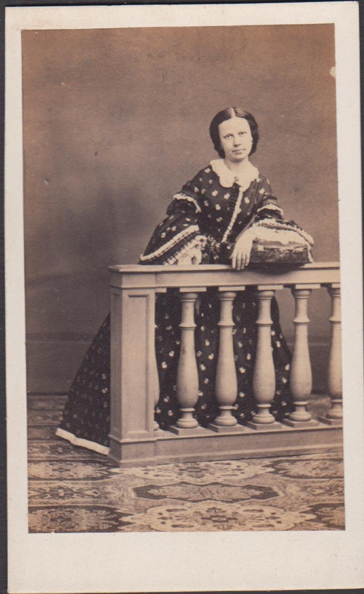 Foto photo cdv ritratto di gentildonna alla balaustra by anonimo …