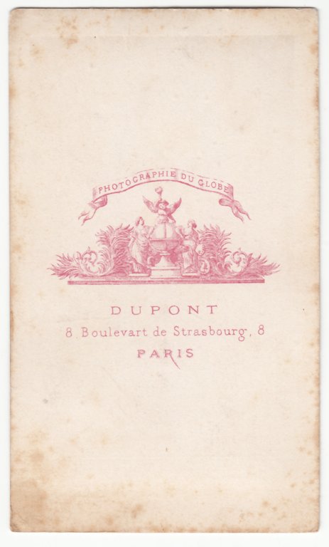 Foto photo gentildonna accanto alla sedia by Dupont Paris cdv …