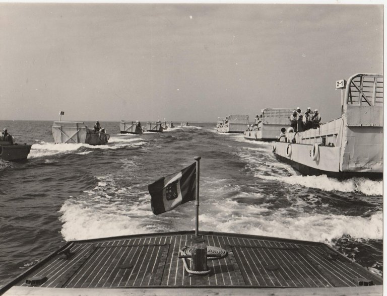 Marina Militare Mezzi da sbarco in formazione foto originale photo …