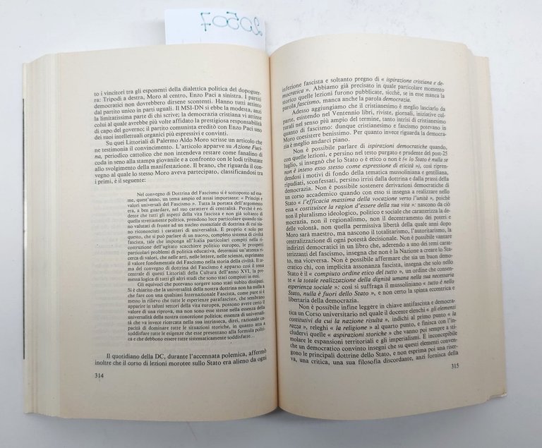 Nino Tripoli Intellettuali sotto due bandiere antifascisti in camicia nera …