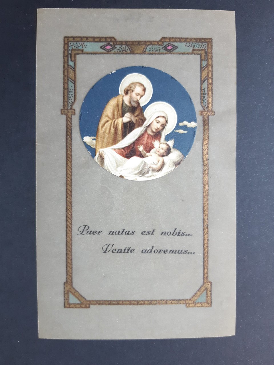 Santino in carta pergamena Natività Sacra famiglia con immagine applicata