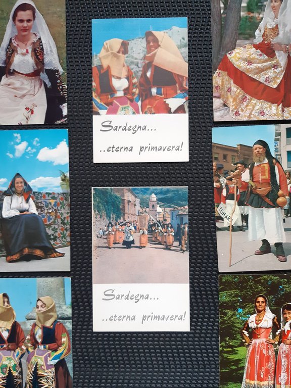 Sardegna Cartoline lotto 8 cartoline vg e ngv costumi sardi