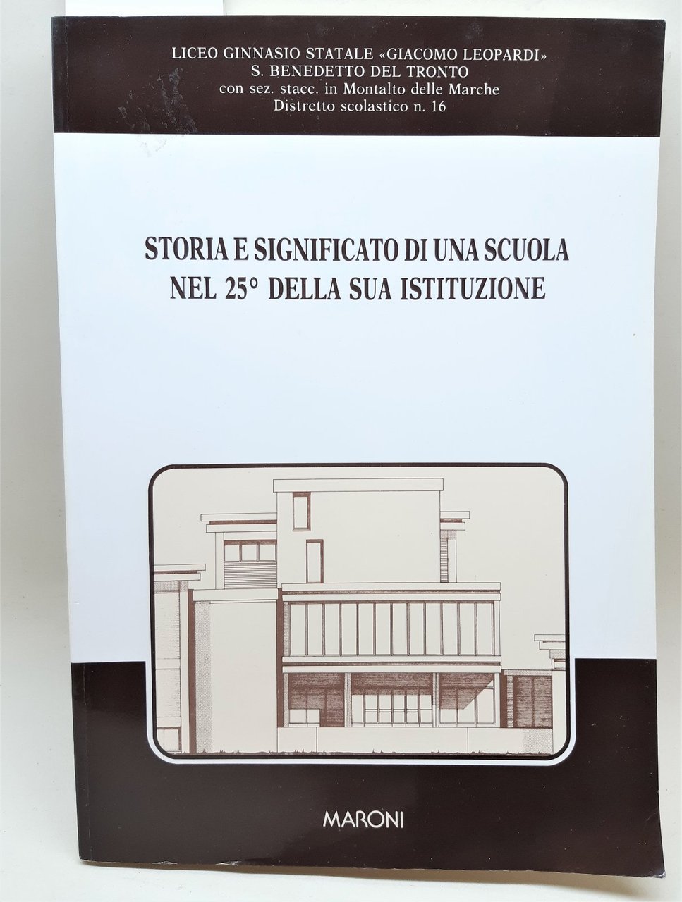 Storia e significato di una scuola nel 25∞ della sua …