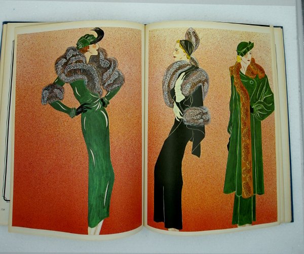 FASHION ILLUSTRED. A REVIEW OF WOMEN'S DRESS 1920 - 1950