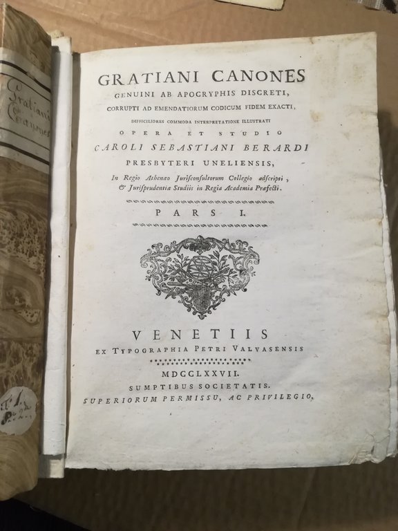 Gratiani Canones genuini ab apocryphis discreti, corrupti ad emendatiorum codicum … | Immagine Gallery 1