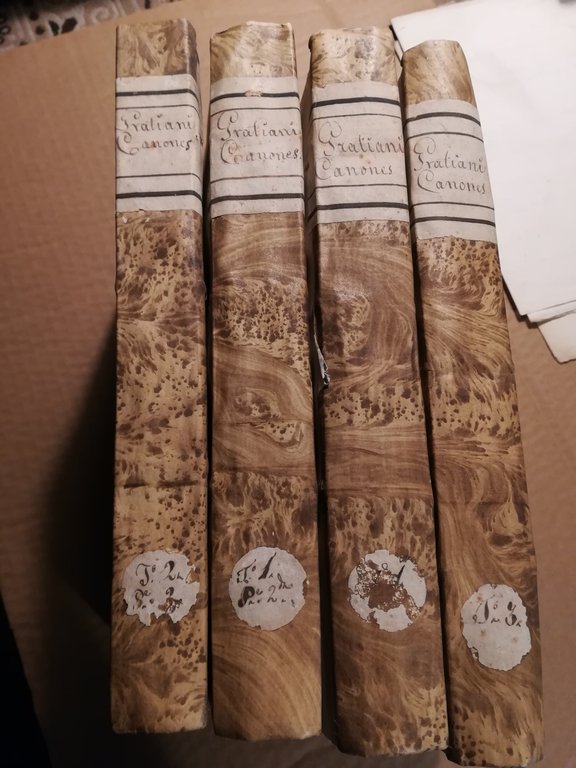 Gratiani Canones genuini ab apocryphis discreti, corrupti ad emendatiorum codicum … | Immagine Gallery 2