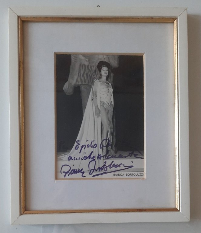 BIANCA BORTOLUZZI FOTOFRAFIA CON DEDICA AUTOGRAFA INCORNICIATA | Immagine Gallery 1