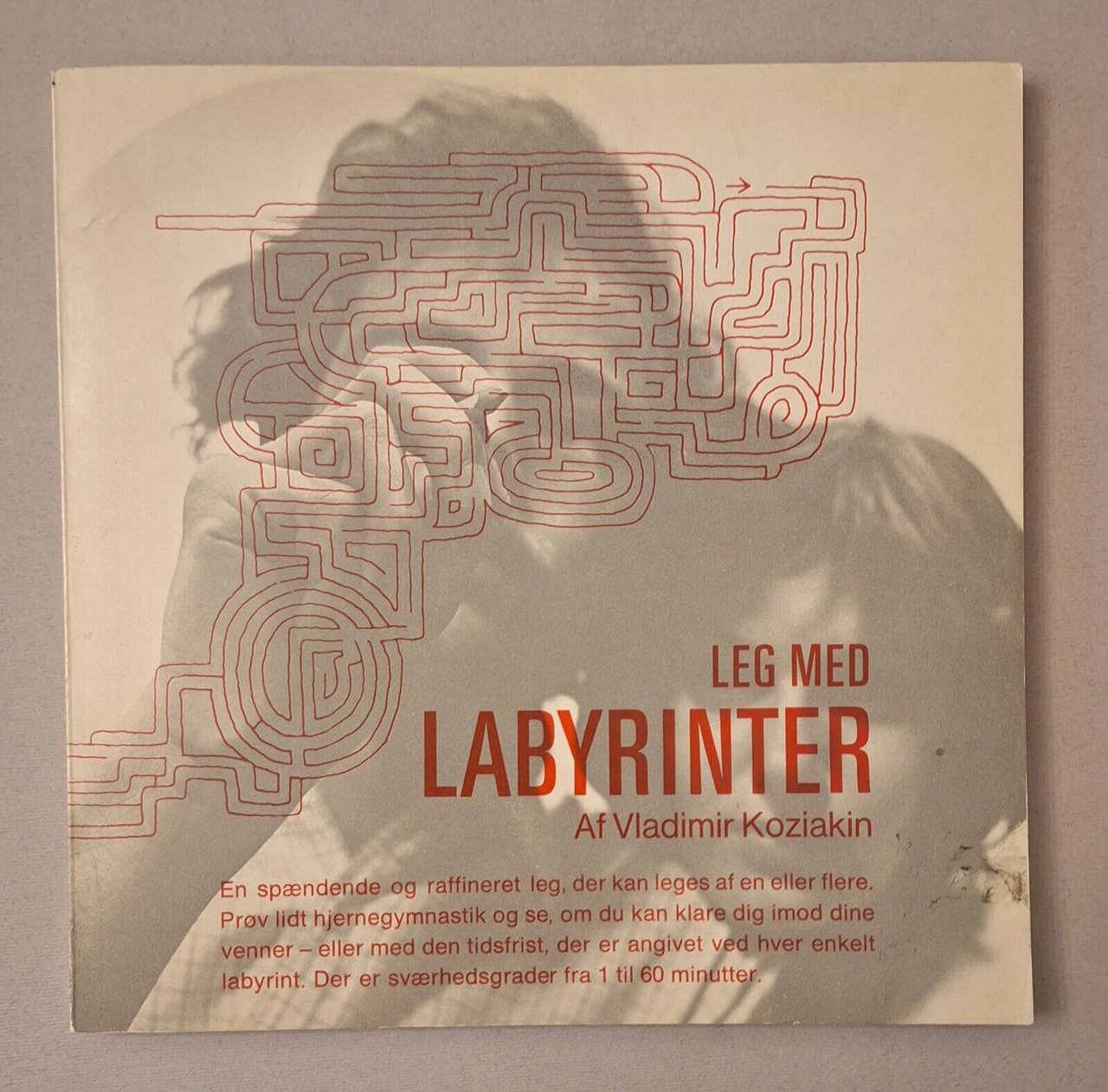 LEG MED LABYRINTER AF VLADIMIR KOZIAKIN CHR. ERCHSENS 1971