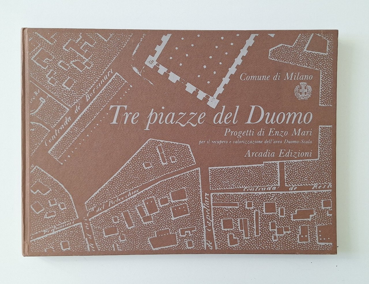 TRE PIAZZE DEL DUOMO PROGETTI DI ENZO MARI ARCADIA ED. … | Immagine principale