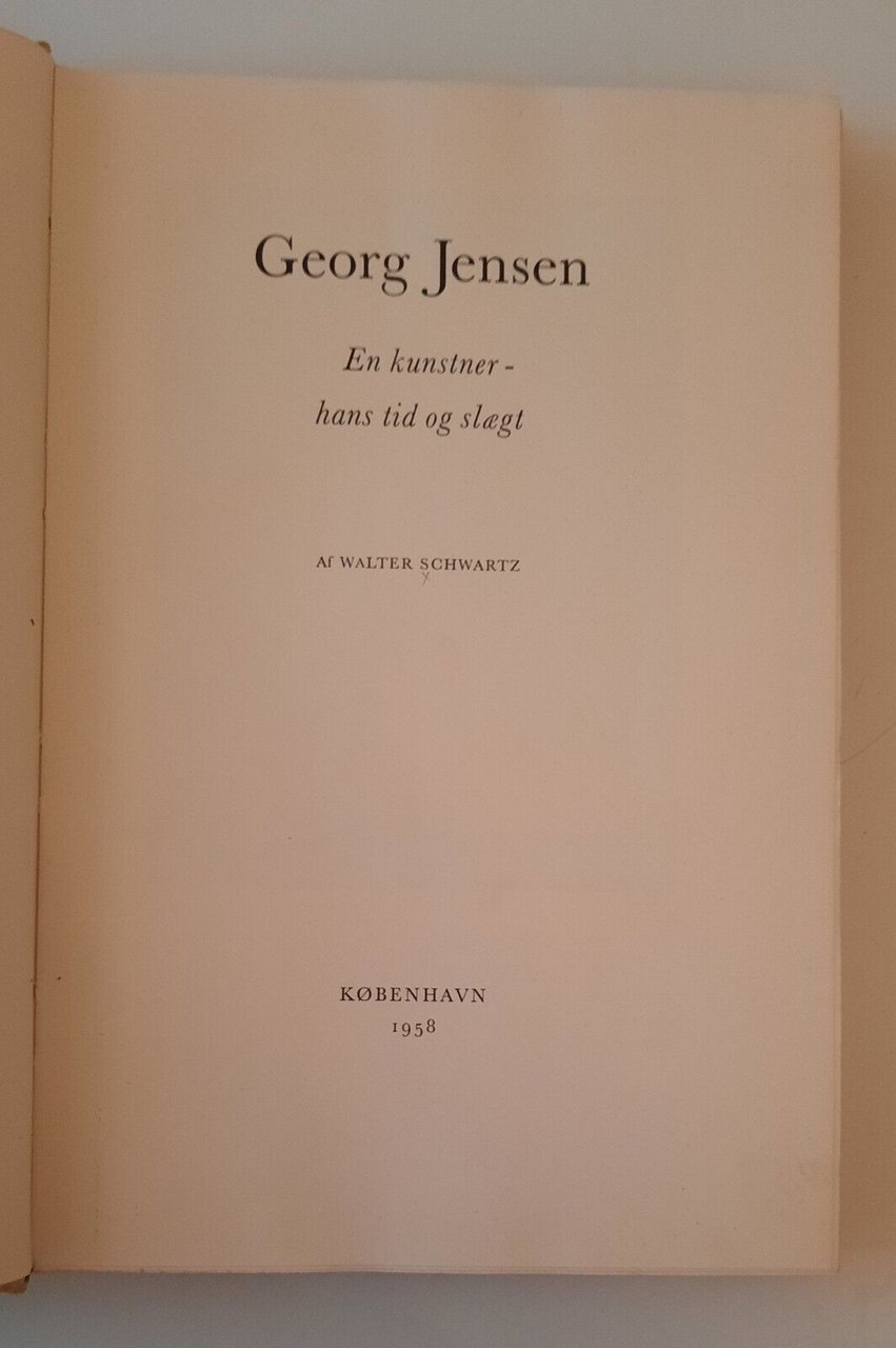 W. SCHWARZ GEORG JENSEN EN KUNSTNER HANS TID OG SLAEGT …