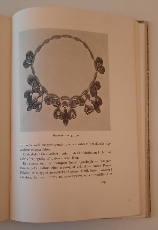 W. SCHWARZ GEORG JENSEN EN KUNSTNER HANS TID OG SLAEGT …