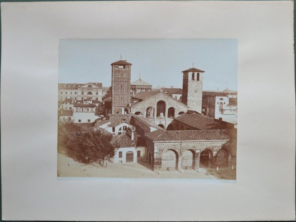 MILANO. Tre foto stampate all&#39;albumina e databili attorno al 1880.