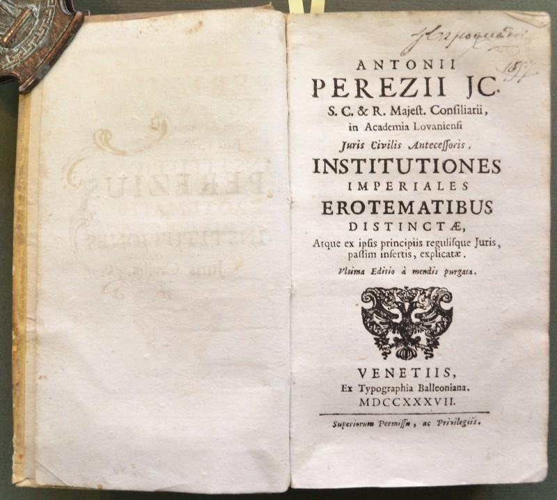 DIRITTO, edizione anno 1737. Perezio Antonio. INSTITUTIONES IMPERIALIS EROTEMATIBUS distinctae …