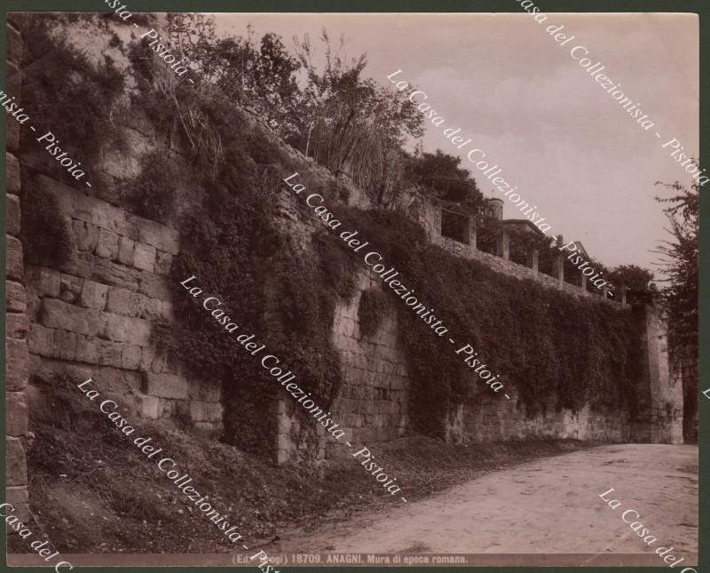 Frosinone, ANAGNI. Mura di epoca romana. Fotografia, fine 1800.