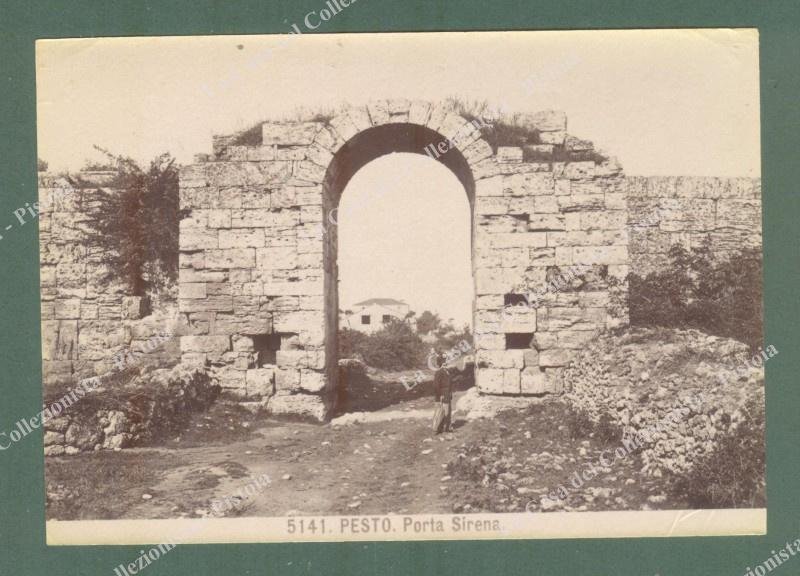 PESTO, PESTUM, Salerno. Porta Sirena. Fotografia originale all&#39;albumina, circa 1880.