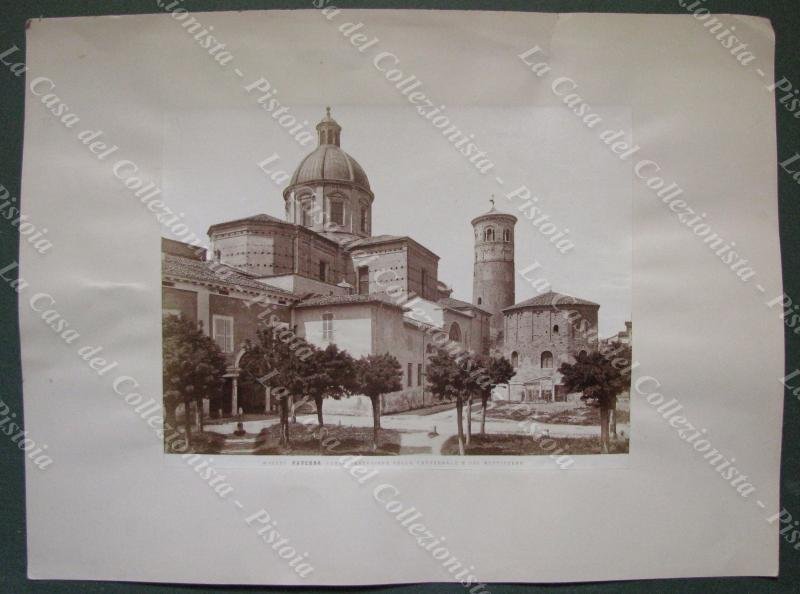 RAVENNA. Parte posteriore della Cattedrale e del Battistero. Foto originale …