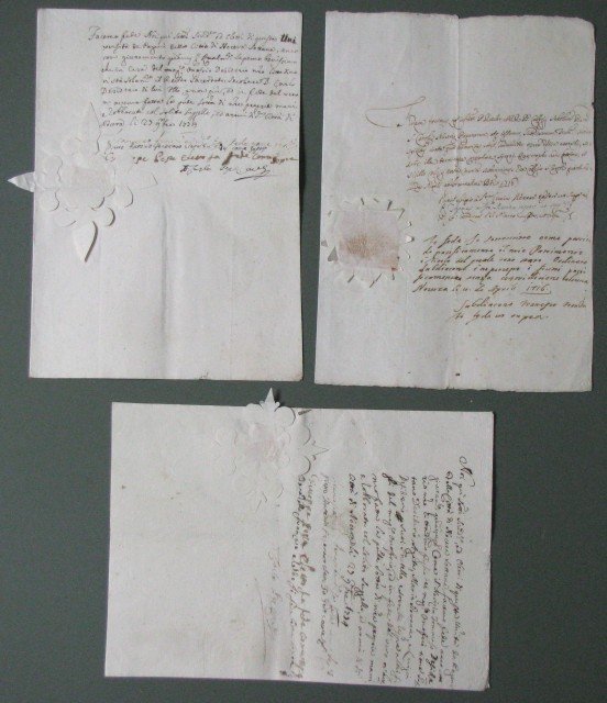 SIGILLI CARTACEI. Tre diversi documenti del 700