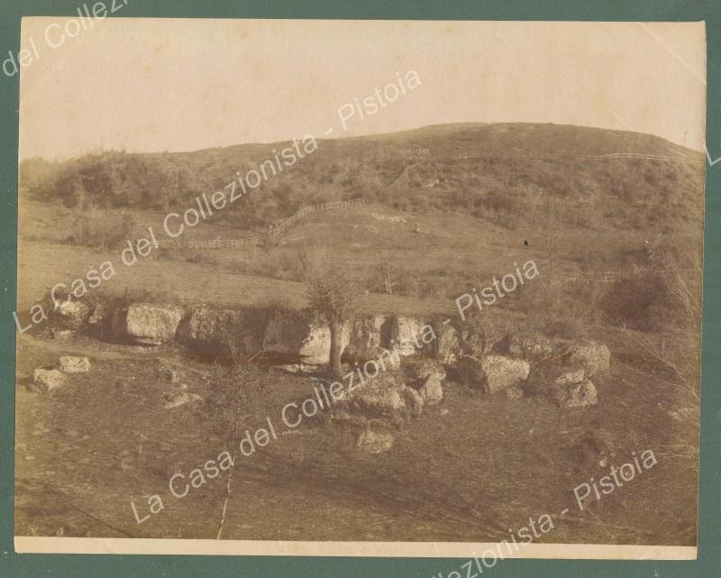VEIO, Lazio. Rovine e panorama. Fotografia originale all&#39;albumina, circa 1880.