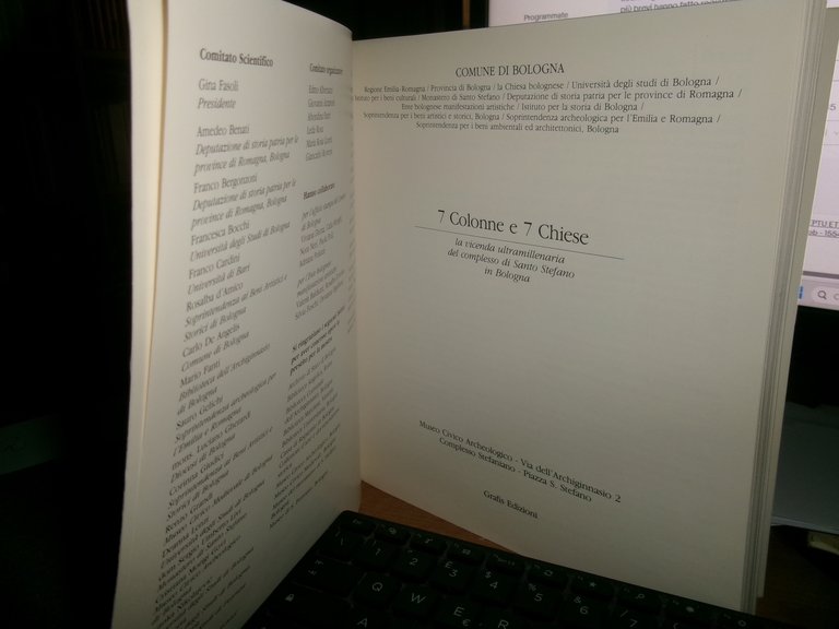 7 COLONNE & 7 CHIESE, GRAFIS EDIZIONI, 1987. La vicenda …