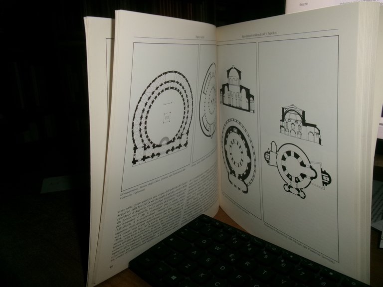 7 COLONNE & 7 CHIESE, GRAFIS EDIZIONI, 1987. La vicenda …