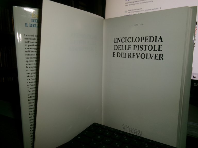 A.E. HARTINK. Enciclopedia delle Pistole e delle Rivoltelle 1997