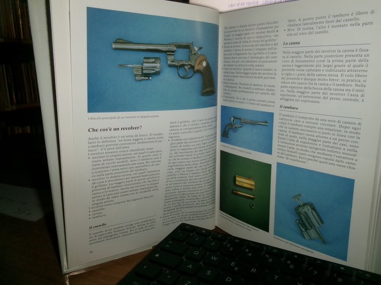 A.E. HARTINK. Enciclopedia delle Pistole e delle Rivoltelle 1997