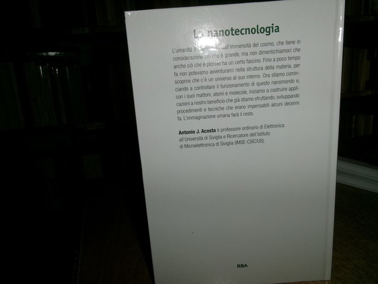 Antonio J. Acosta. La Nanotecnologia. Esplorando un cosmo in miniatura. …