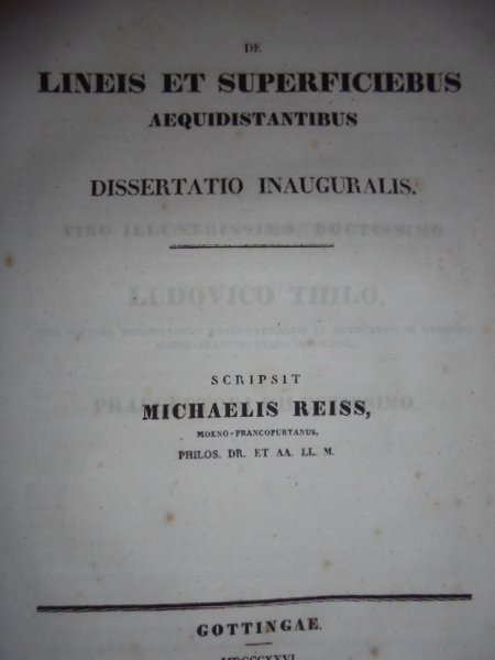 De lineis et superficiebus aequidistantibus dissertatio inaguralis